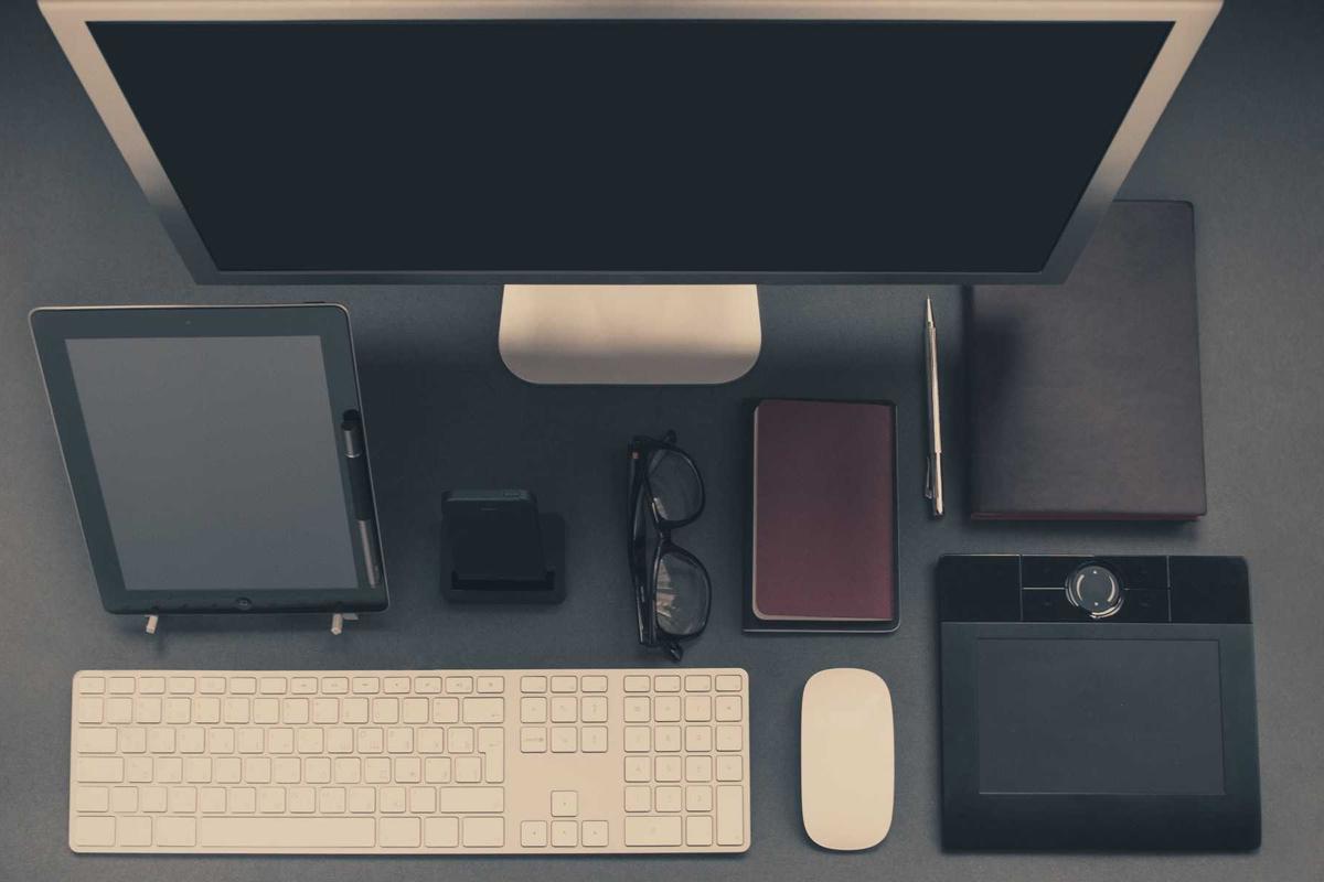 Minimal Desk Setup